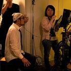 松尾スズキが包帯姿でモニタチェック、意欲作「108」に「妥協してなるものか」