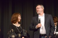 左から工藤夕貴、マックス・マニックス。