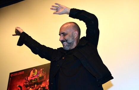 退場時、場内のBGMに合わせて踊り出したギャスパー・ノエ。