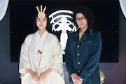 左から小雪演じる神沼美沙子、オダギリジョー演じる霧山修一朗。