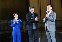 左から山崎直子、ブラッド・ピット、毛利衛。