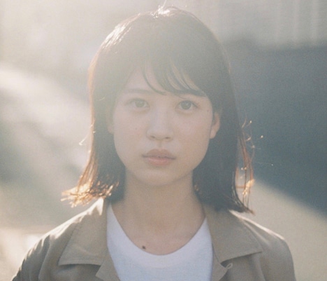 中田青渚演じるイハ。