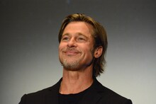 にんまりと笑うブラッド・ピット。