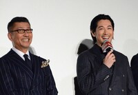 左から中井貴一、ディーン・フジオカ。