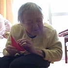 盲養護老人ホームの記録映画「そこにあるもの」公開、音声ガイドはしゅはまはるみ