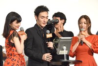 「台風家族」に登場する鈴木家の“裏設定”を決めるコーナーの様子。