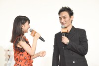 「台風家族」舞台挨拶の様子。