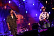 「Augusta Camp 2019」で「影踏み」の主題歌を歌った山崎まさよし（右）と北村匠海（左）。