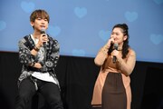 「音楽にハマっている」と明かした富田望生（右）に、「何代目？」とたずねたNAOTO（左）。