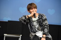 「彼氏に『がんばってもNAOTOさんを超えられないよ』と言ってしまいました」というファンの投稿に、まんざらでもない表情を浮かべるNAOTO。