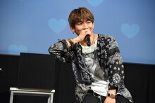 「彼氏に『がんばってもNAOTOさんを超えられないよ』と言ってしまいました」というファンの投稿に、まんざらでもない表情を浮かべるNAOTO。