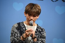 当選番号を読み上げるNAOTO。