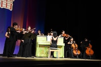 STAND UP! ORCHESTRAによる演奏の様子。