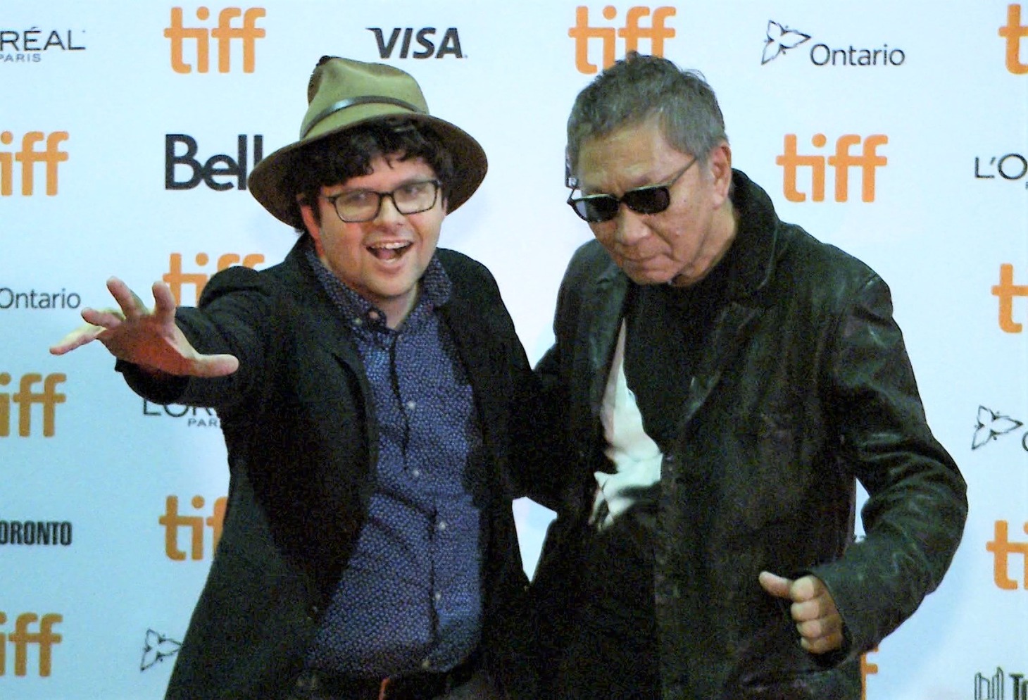 第44回トロント国際映画祭に参加した三池崇史（右）とミッドナイト・マッドネス部門プログラマーのピーター・カプロウスキー。