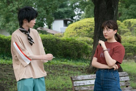 「主人公」第3話より。左から小野寺晃良演じる濱口大介、上原実矩演じる大平春菜。