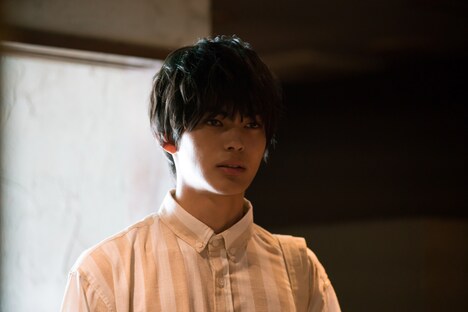 「主人公」第3話より、神尾楓珠演じる原純太。