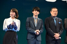 左から吉岡里帆、吉沢亮、松平健。