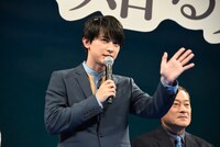 最後の挨拶をする吉沢亮。