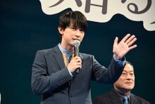 最後の挨拶をする吉沢亮。