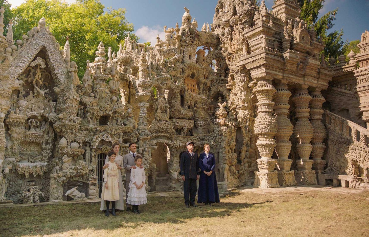 「シュヴァルの理想宮 ある郵便配達員の夢」新場面写真