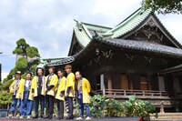 「任侠学園」ヒット祈願イベントの様子。