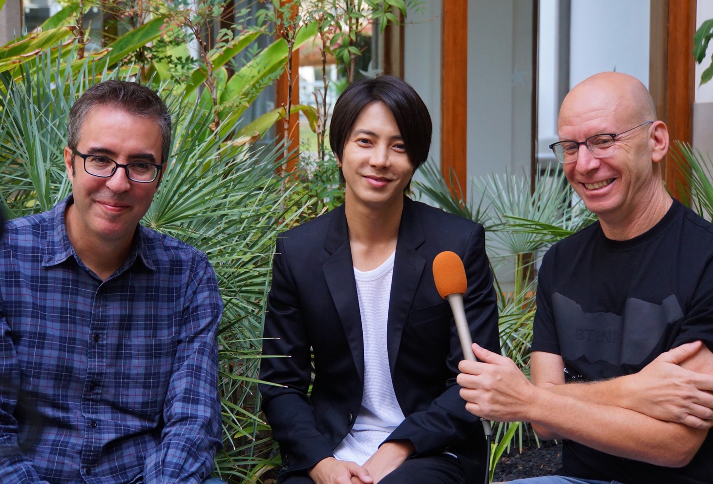 山下智久（中央）