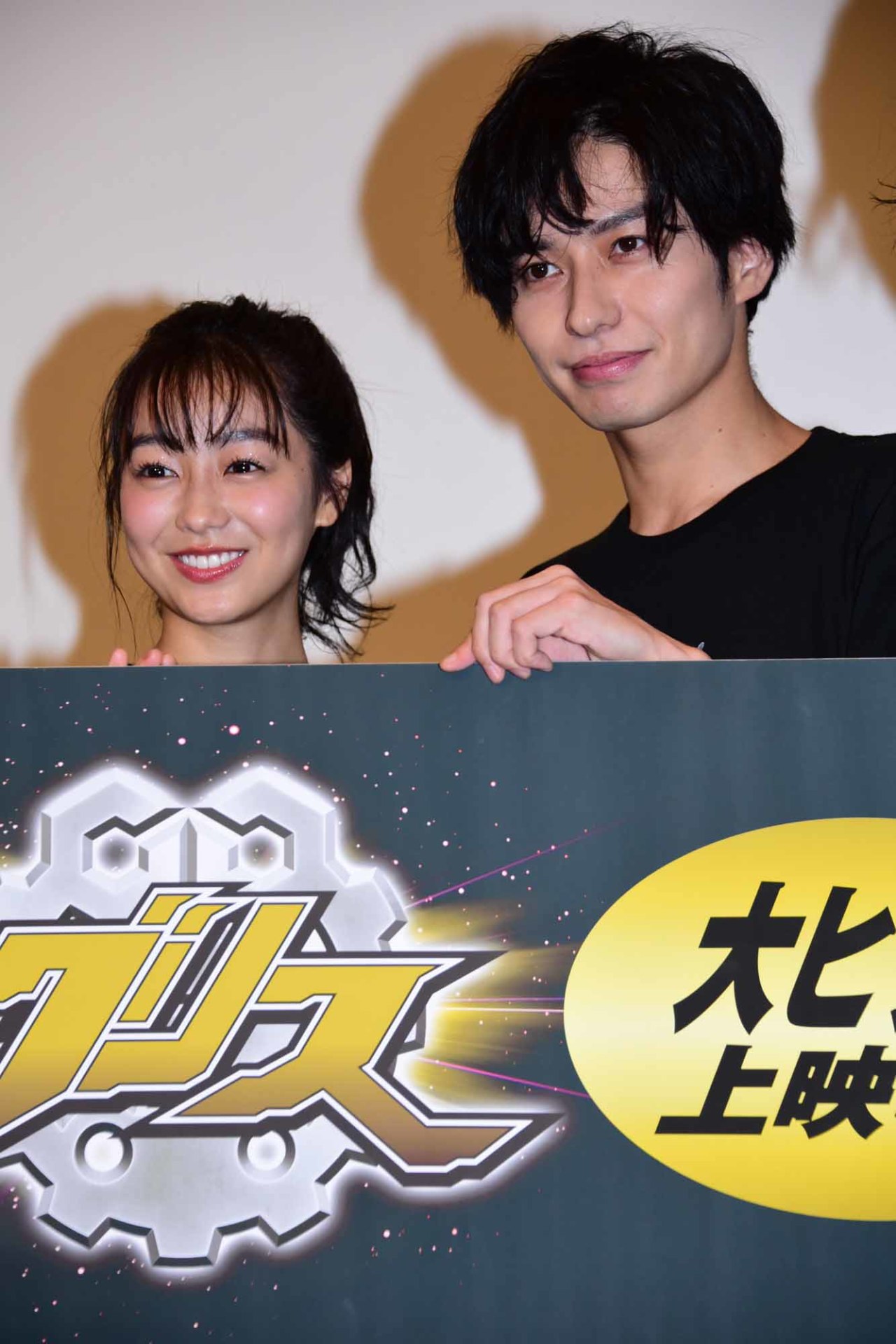 左から高田夏帆、武田航平。