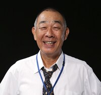 でんでん演じるイシ間。