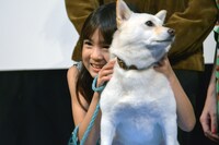 ルーの登場に喜ぶ新津ちせ。