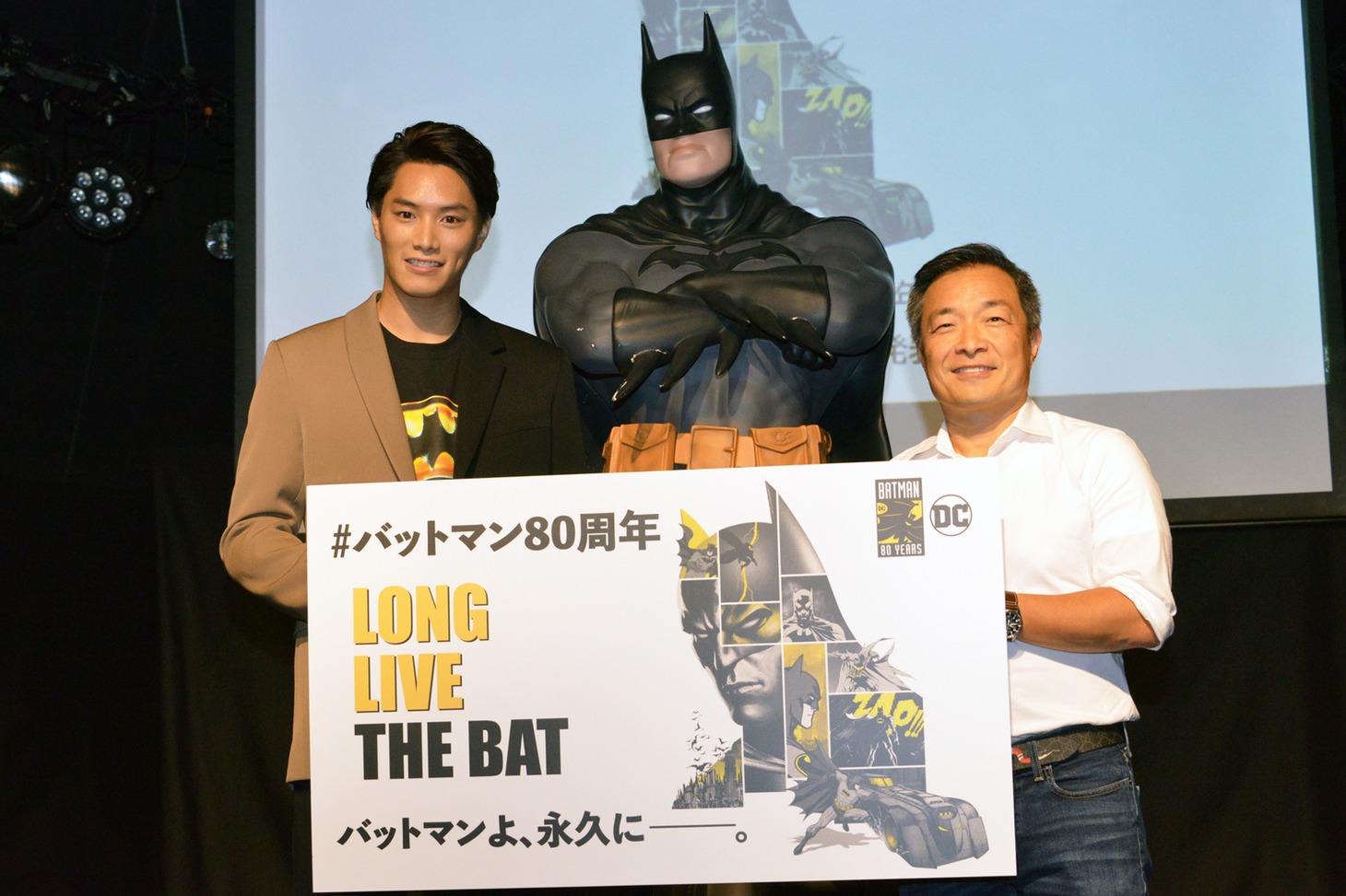 左から鈴木伸之、ジム・リー。