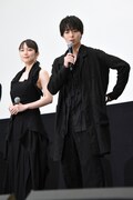 左から吉岡里帆、高杉真宙。