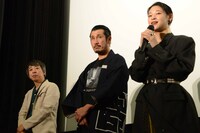 左から豊田利晃、渋川清彦、MIU。