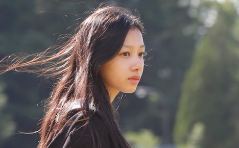 「光を追いかけて」より、長澤樹演じる岡本真希。