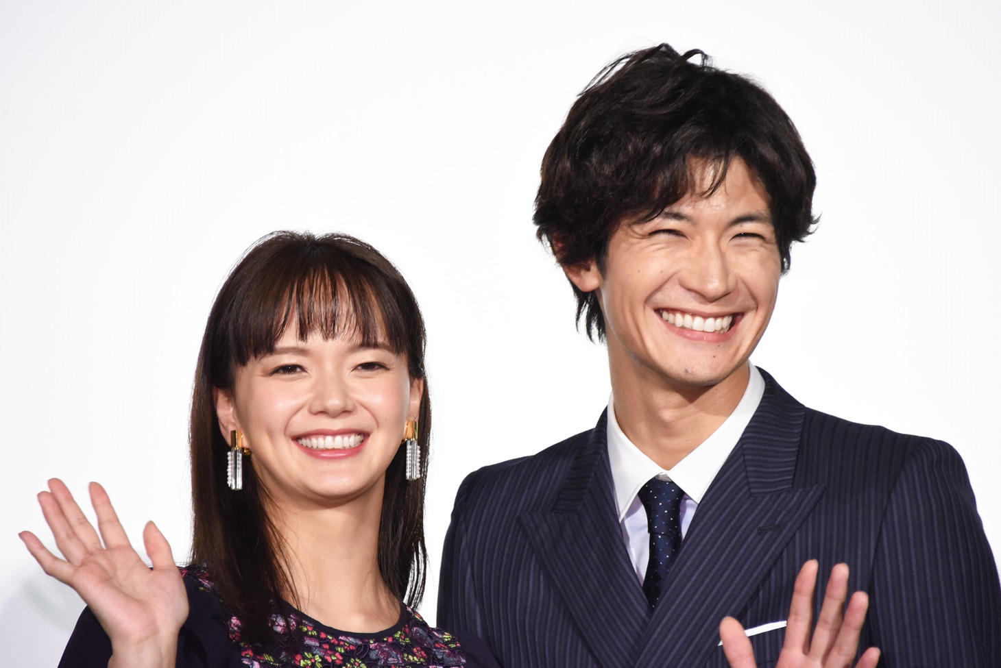 左から多部未華子、三浦春馬。