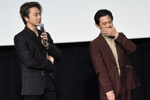 左からTAKAHIRO、岡田義徳。
