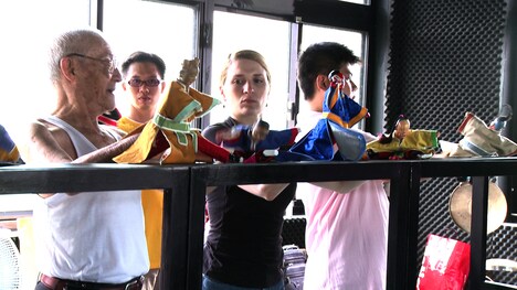 「台湾、街かどの人形劇」