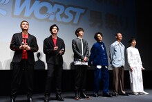 左から小柳心、荒井敦史、志尊淳、塩野瑛久、葵揚、坂口涼太郎。