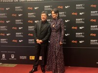 第67回サンセバスチャン国際映画祭の様子。左から是枝裕和、ジュリエット・ビノシュ。