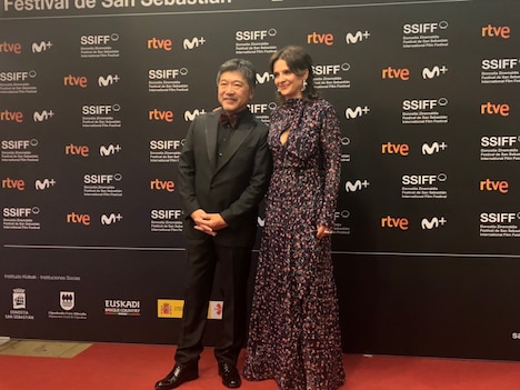 第67回サンセバスチャン国際映画祭の様子。左から是枝裕和、ジュリエット・ビノシュ。