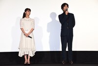 左から多部未華子、三浦春馬。