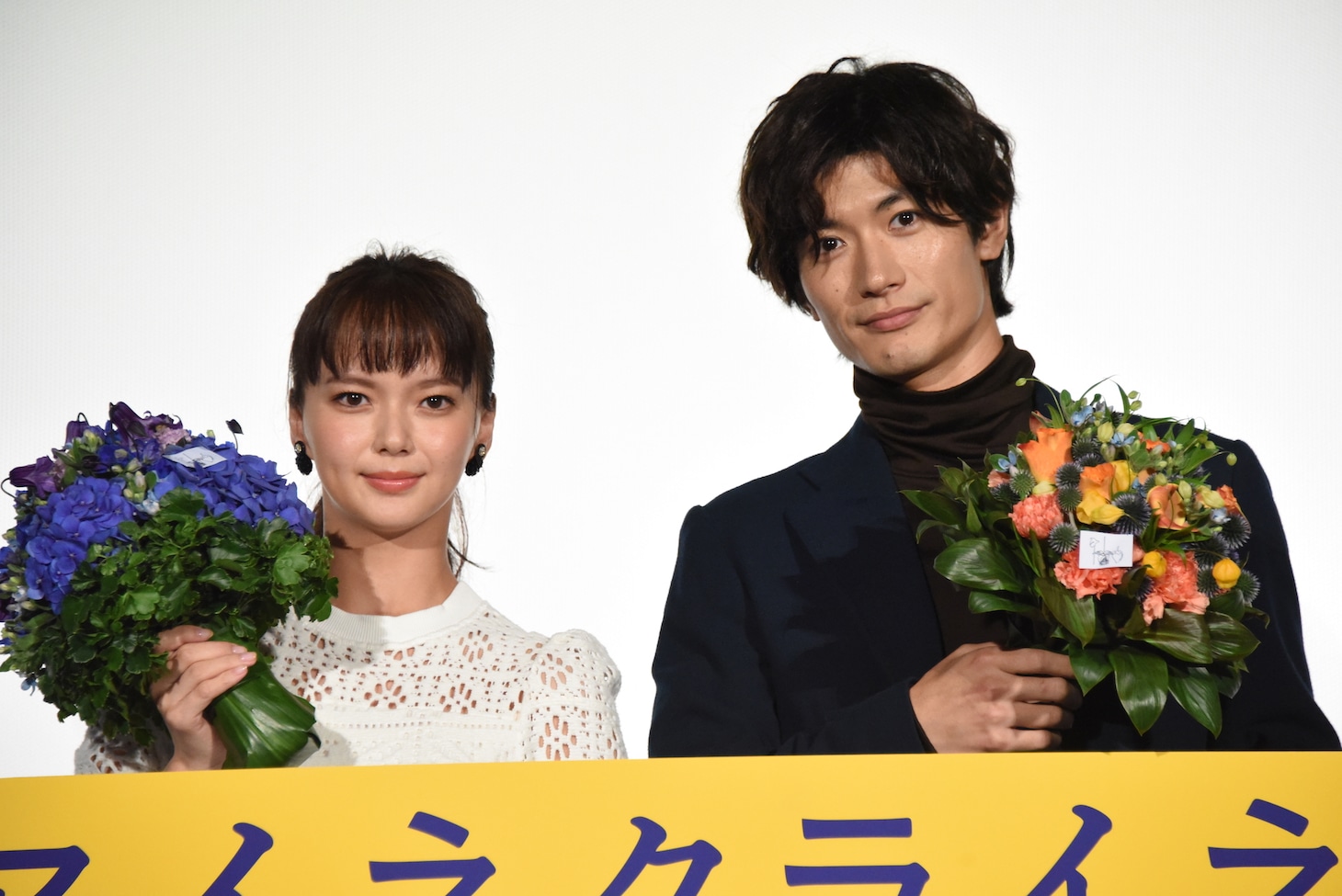 左から多部未華子、三浦春馬。