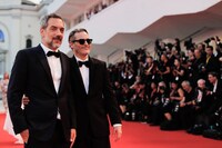 左からトッド・フィリップス、ホアキン・フェニックス。