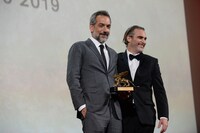 左からトッド・フィリップス、ホアキン・フェニックス。