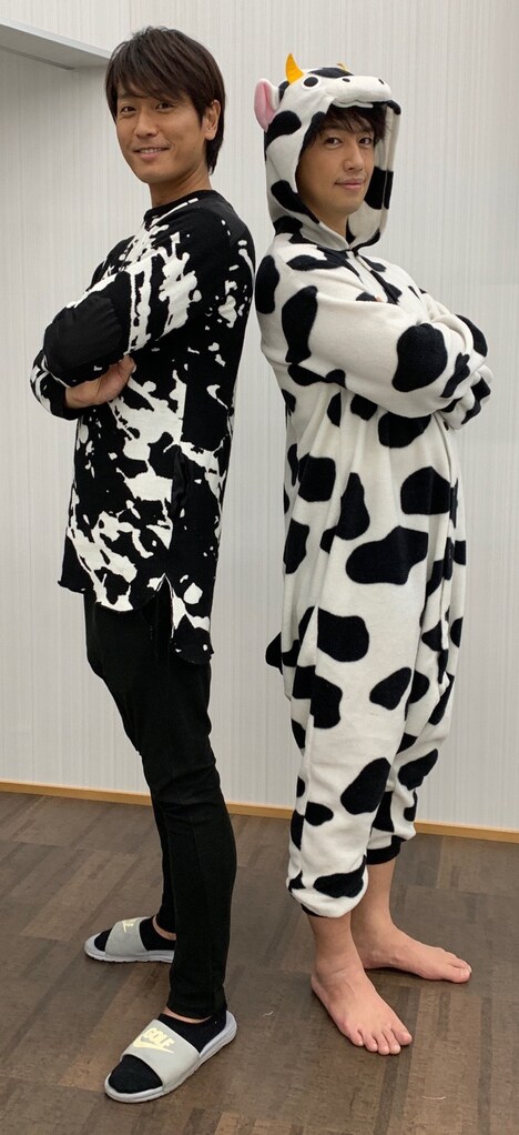 「最上の命医2019」オフショット。左から永井大、斎藤工。