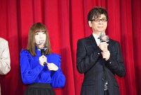 左から神田沙也加、山寺宏一。