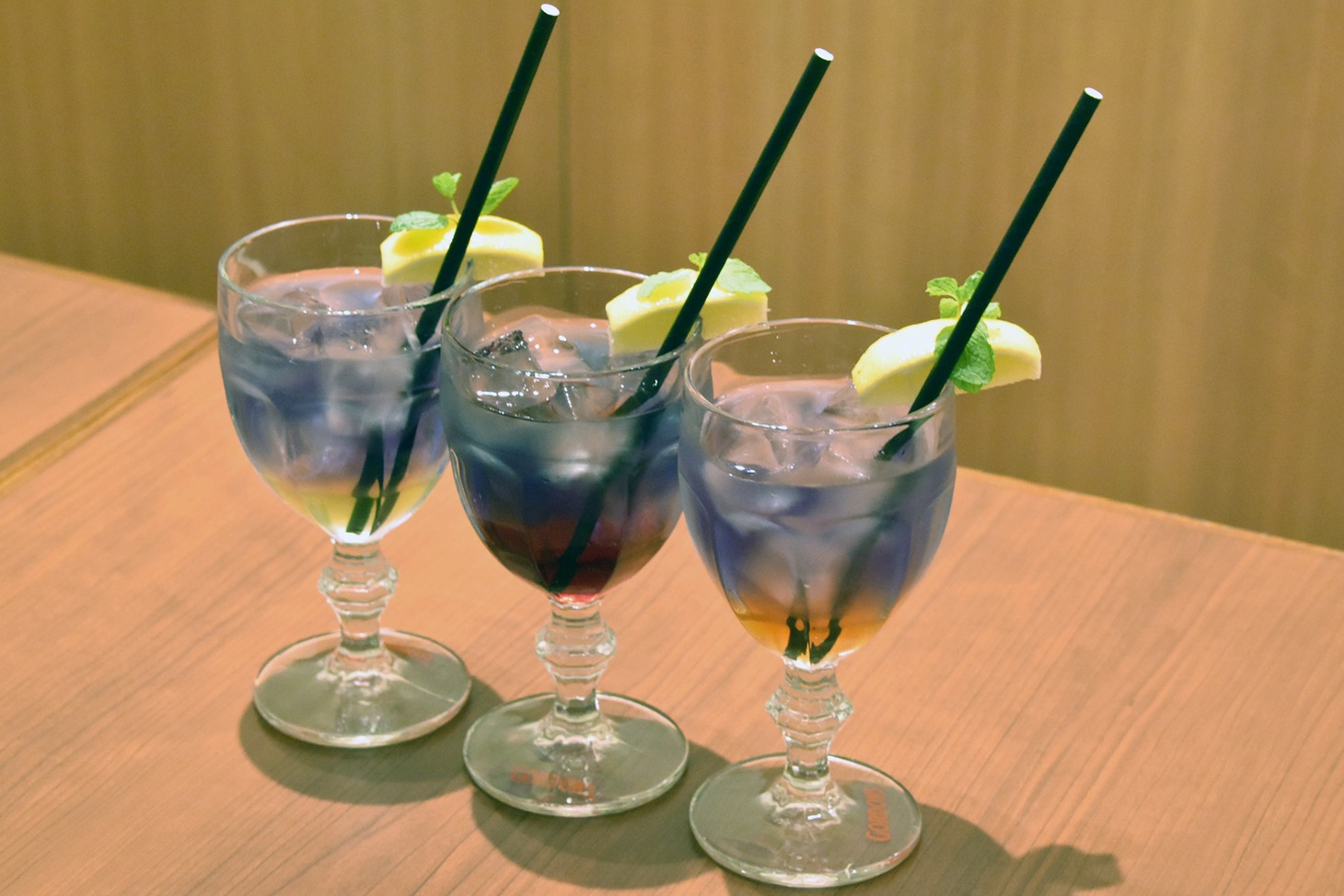 「MGカフェ」で販売される「空の色のフルーツネード」（税別800円）。
