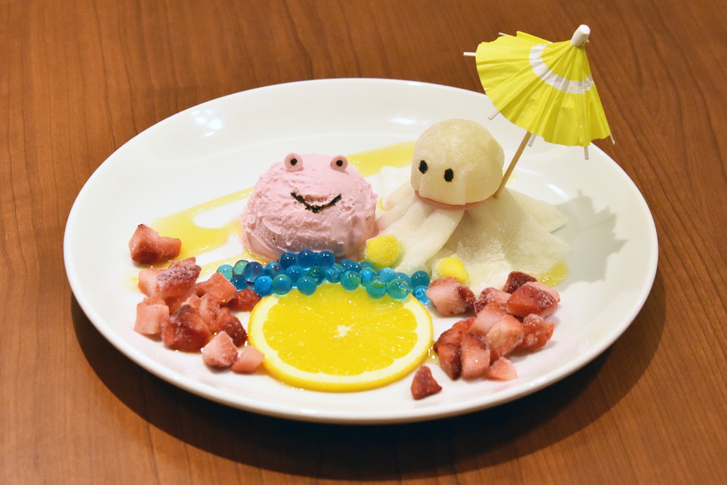 「MGカフェ」で販売される「お天気お届けしますプレート」（税別1300円）。