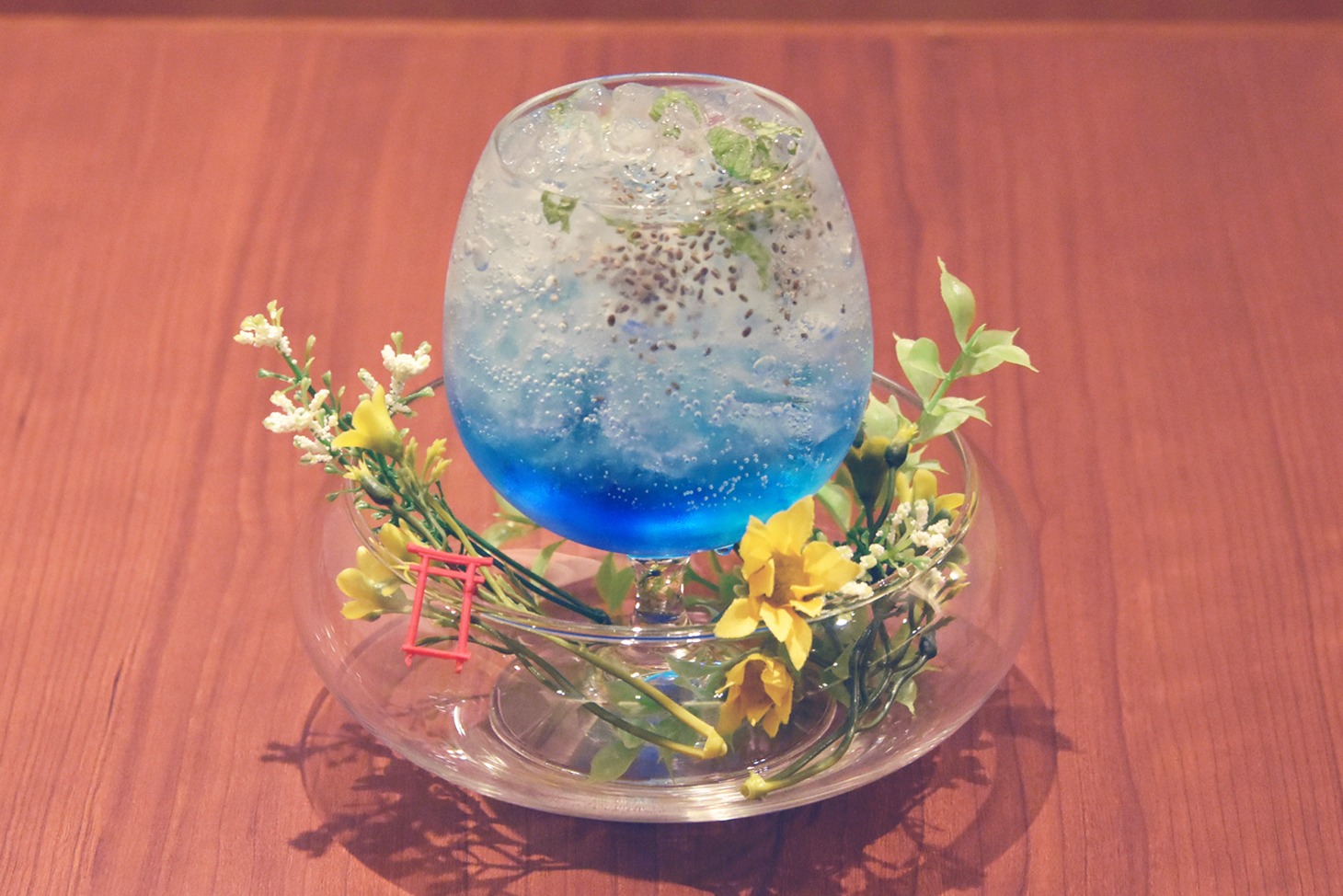 「MGカフェ」で販売される「空の入り口の神社（ジンジャー）モヒート」（税別900円）。