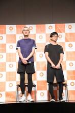 左から松重豊、細川徹。