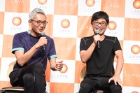 左から松重豊、細川徹。